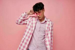 bella uomo rosa plaid blazer moda moderno stile isolato sfondo inalterato foto