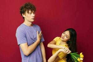 adolescenti mazzo di fiori regalo romanza stile di vita inalterato foto