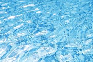 acqua nella priorità bassa di struttura della piscina