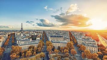 panorama della città di parigi durante il giorno