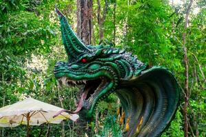 serpente re di naga nel thailand.naga o serpente statua foto