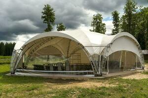 tendone. un' enorme tenda per all'aperto eventi. in uscita commercio, Festival foto