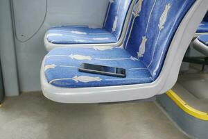 dimenticare smartphone su pubblico autobus sedersi foto
