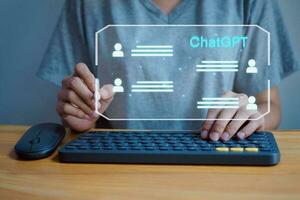 chatgpt Chiacchierare con ai o artificiale intelligenza donna chat con un intelligente ai utilizzando un' chatbot sviluppato di Aperto ai. foto