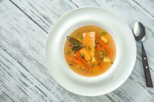 porzione di salmone la minestra foto