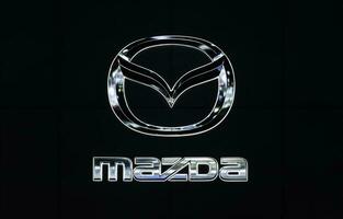 nonthaburi Tailandia 6 dicembre 2022 tabellone parete con logo mazda foto