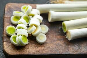 fresco Porro tagliare verdura pasto cibo merenda su il tavolo copia spazio cibo sfondo rustico superiore Visualizza foto