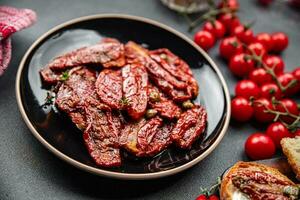 pomodoro antipasti sole secco cibo verdura pasto merenda su il tavolo copia spazio cibo sfondo rustico superiore Visualizza foto