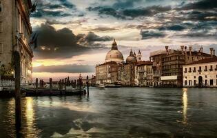 drammatico cielo nel Venezia foto