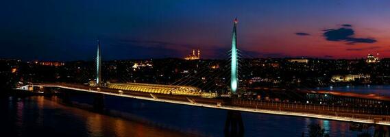 ponte della metropolitana di corno d'oro foto