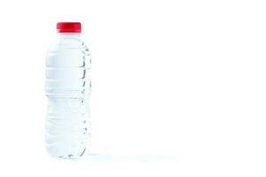 plastica bottiglia di ancora salutare acqua isolato su bianca sfondo foto