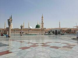 medina, Arabia arabia, Maggio 2023 - un' bellissimo giorno Visualizza di Masjid al nabawi, di medine esterno cortile, pellegrini e moschea baldacchini. foto