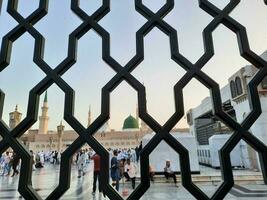 medina, Arabia arabia, Maggio 2023 - un' bellissimo giorno Visualizza di Masjid al nabawi, di medine esterno cortile, pellegrini e moschea baldacchini. foto