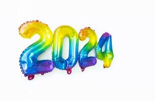 2024 nuovo anno concetto di arcobaleno Foglio palloncini numeri. foto