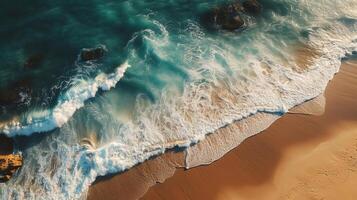 alto Visualizza spiaggia con bellissimo onda ai generato foto