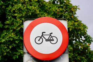 segnale stradale della bicicletta sulla strada foto