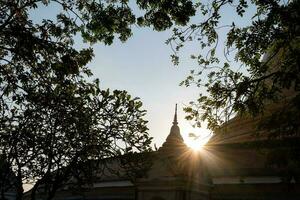 Phra pathom chedi, il maggiore e il più alto pagoda nel Tailandia e circostante la zona collocato a anfore mueang nakhon pathom Provincia. foto