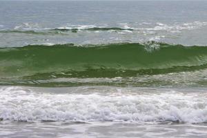 onde turchesi di un oceano in tempesta foto