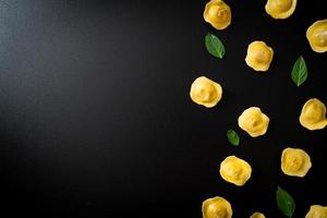 ravioli di pasta tradizionale italiana foto