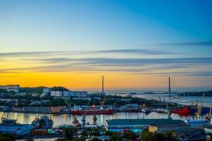 alba sul mare baia con vista sul ponte russo foto