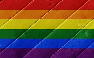 bandiera di il lgbt Comunità su il sfondo di il di legno struttura di il tavole. arcobaleno gay cultura simbolo. concetto collage. foto