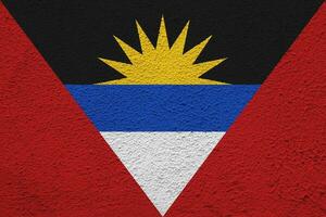 bandiera di antigua e barbuda su un' strutturato sfondo. concetto collage. foto