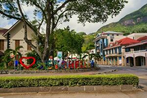 orologio Torre nel cittadina vittoria, nuovo decorazione di, io amore seychelles, viene visualizzato nel davanti di il nazionale storia Museo, mahe Seychelles 2 foto