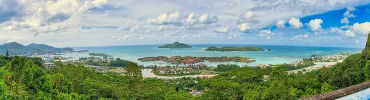 grande panoramico Visualizza punto di la misero al di sopra di il Eden isola, st anne marino parco, internazionale porta, praslin e la Digue isola , mahe Seychelles foto