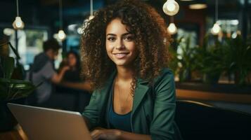 ritratto di sorridente donna d'affari utilizzando il computer portatile nel caffè negozio a scrivania. generativo ai. foto