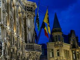 il città di gentiluomo nel Belgio a notte foto