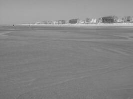 il spiaggia di de haan nel Belgio foto