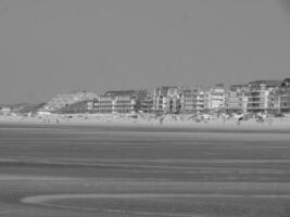 il spiaggia di de haan nel Belgio foto