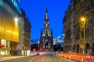 monumento scott a edimburgo, scozia foto