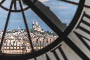 paesaggio urbano di parigi con la collina di montmartre foto