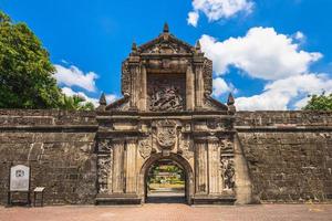 cancello principale del forte santiago a manila, filippine foto