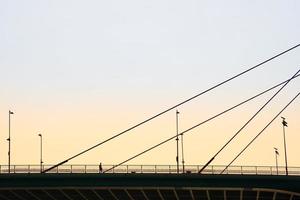 architettura del ponte nella città di bilbao in spagna foto