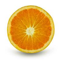 fetta di frutta arancione su sfondo bianco foto