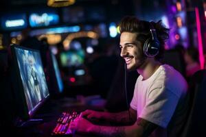 un' contento gamer uomo indossare cuffie è utilizzando un' computer a notte con generativo ai foto