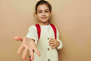 ritratto di contento sorridente bambino ragazza scolara zaino scuola infanzia inalterato foto