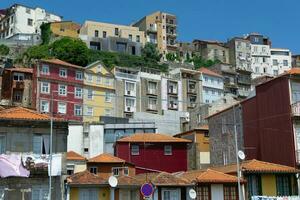 porto famoso storico città, Portogallo. architettura di vecchio cittadina. viaggio per ribeira e douro fiume. foto