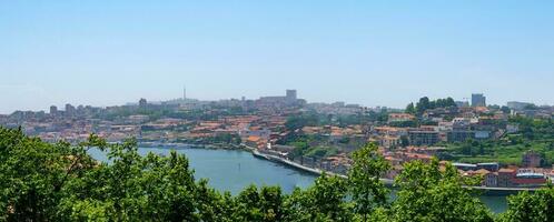 porto famoso storico città, Portogallo. architettura di vecchio cittadina. viaggio per ribeira e douro fiume. foto