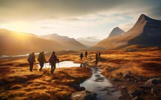 uomo a piedi montagna gruppo sole viaggio natura il trekking escursioni a piedi turista stile di vita. generativo ai. foto