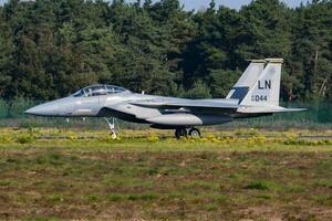 militare combattente Jet aereo a aria base. aria vigore volo operazione. aviazione e aereo. aria difesa. militare industria. foto