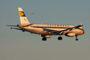 lufthansa speciale retrò livrea airbus a321 d-airx passeggeri aereo atterraggio a francoforte aeroporto foto