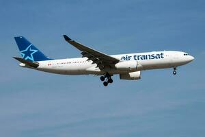 aria transat airbus a330-200 c-gtsr passeggeri aereo atterraggio a francoforte aeroporto foto