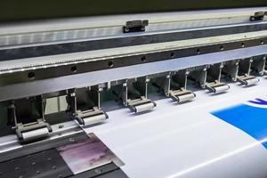 stampante dispositivo a getto d'inchiostro macchina in esecuzione movimento vinile foto