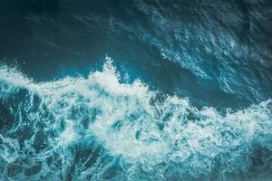 Visualizza a partire dal sopra turchese oceano onde sfondo. foto