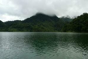 balinsasayao gemello laghi naturale parco nel negri orientale Filippine foto