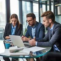 multietnico attività commerciale persone Lavorando insieme nel il ufficio ai generato foto