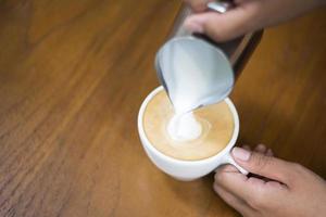 preparazione del caffè latte art foto